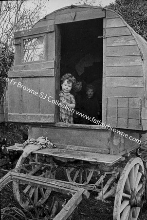 CHILDREN IN CASH & MCCARTHY CARAVAN , TRAVELLING CHILDREN IN CARAVAN